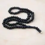 siyah gül kokulu tesbih detay yakın çekim