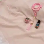 4’lü İğne Oyalı Şal Hediyelik Set (Tesbih + Zikirmatik + Esans) – Pembe - Görsel 2
