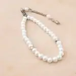 beyaz inci tesbih detay yakın çekim