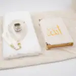 Kadife Kur'an Hediye Seti 6'lı - Eşarp, Tesbih, Esans, Zikirmatik (Nakışlı - Beyaz) - Görsel 2