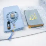 Kadife Kur'an Hediye Seti 6'lı - Eşarp, Tesbih, Esans, Zikirmatik (Nakışlı - Mavi) - Görsel 2