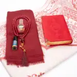 Kadife Kur'an Hediye Seti 6'lı - Eşarp, Tesbih, Esans, Zikirmatik (Soğuk Baskılı - Kırmızı) - Görsel 2