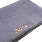 Kadınlara Özel İsimli Peluş Seccade (Antrasit)