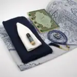7’li Yasinli Hediyelik Set (Eşarp + Takke + Seccade + Tesbih + Zikirmatik + Esans + Yasin) – Çanta Boy Lacivert - Görsel 2